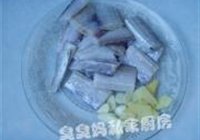 茄汁带鱼的做法 步骤2