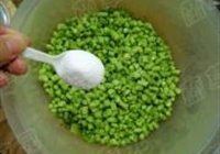 肉丁酸豆角的做法 步骤4