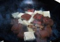 鱼香肉末黑白豆腐的做法 步骤3