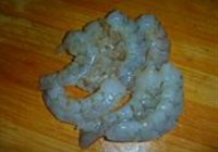 豆苗炒虾片的做法 步骤4
