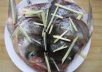 双椒鱼头的做法 步骤3