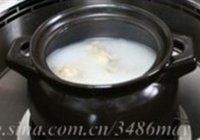 熬制白色大骨汤的做法 步骤4