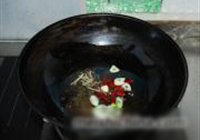 葱爆羊肉的做法 步骤3