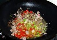 鱼香肉末黑白豆腐的做法 步骤6