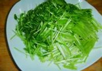 豆苗炒虾片的做法 步骤3