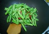 豆角炒肉的做法 步骤13