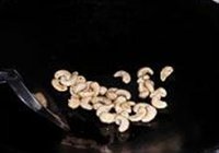 虾仁炒腰果的做法 步骤9