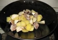 土豆焖排骨的做法 步骤10