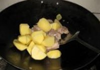 土豆焖排骨的做法 步骤9