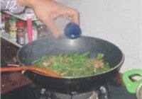 尖椒炒瘦肉的做法 步骤12