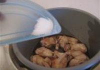 卤鸡翅根的做法 步骤7
