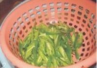 尖椒炒瘦肉的做法 步骤2