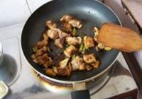 土豆烧排骨的做法 步骤6