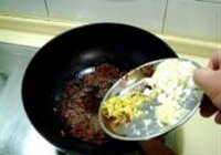 鱼香土豆炒什锦的做法 步骤3