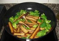 菜椒炒卤豆腐的做法 步骤7