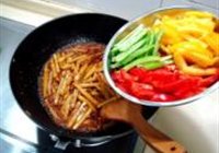 鱼香土豆炒什锦的做法 步骤7
