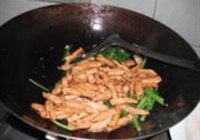 香芹白豆干炒肉的做法 步骤8