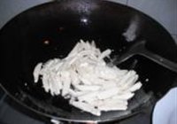 香芹白豆干炒肉的做法 步骤3