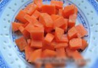 西兰花根茎炒素丁的做法 步骤6