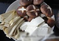 美味三鲜砂锅的做法 步骤1