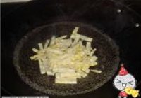 野山笋炒肉片的做法 步骤3