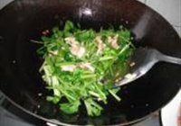 香芹白豆干炒肉的做法 步骤7