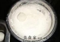 雪菜炒汤圆的做法 步骤4