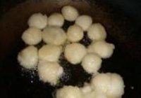 雪菜炒汤圆的做法 步骤6