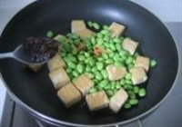 臭豆腐烧毛豆的做法 步骤6