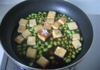 臭豆腐烧毛豆的做法 步骤7