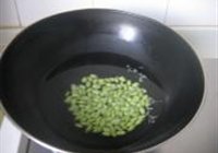 臭豆腐烧毛豆的做法 步骤3