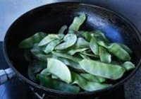肉皮烧扁豆的做法 步骤7
