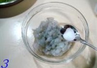 五彩炒虾松的做法 步骤3