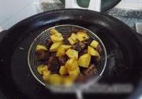 焦熘肉段的做法 步骤9