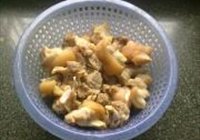 葱花啤酒猪脚的做法 步骤4