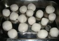 雪菜炒汤圆的做法 步骤3