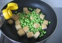 臭豆腐烧毛豆的做法 步骤5