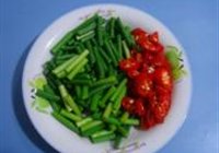 蒜苔炒猪皮的做法 步骤2