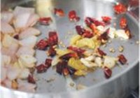 干煸肥肠的做法 步骤7