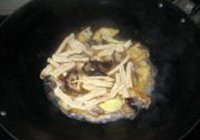枝竹焖鲩鱼的做法 步骤6
