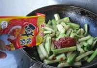 辣炒蛇瓜的做法 步骤5