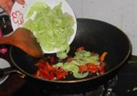 瘦肉炒小脆瓜的做法 步骤7