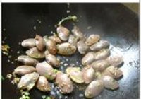 蒜蓉炒花甲的做法 步骤6