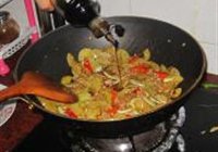 瘦肉炒小脆瓜的做法 步骤10