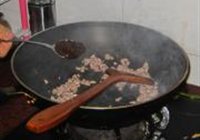 瘦肉炒小脆瓜的做法 步骤4
