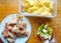 土豆炖鸡块的做法 步骤2