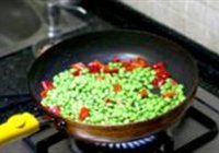 毛豆米炒大头菜的做法 步骤5