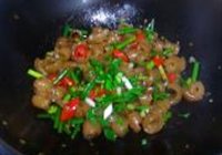 蒜苔炒猪皮的做法 步骤6