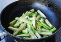 辣炒蛇瓜的做法 步骤4