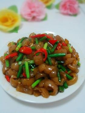 蒜苔炒猪皮